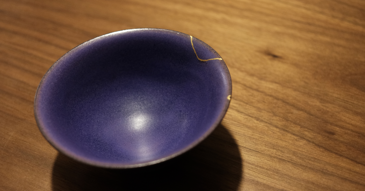 金継ぎした器の写真