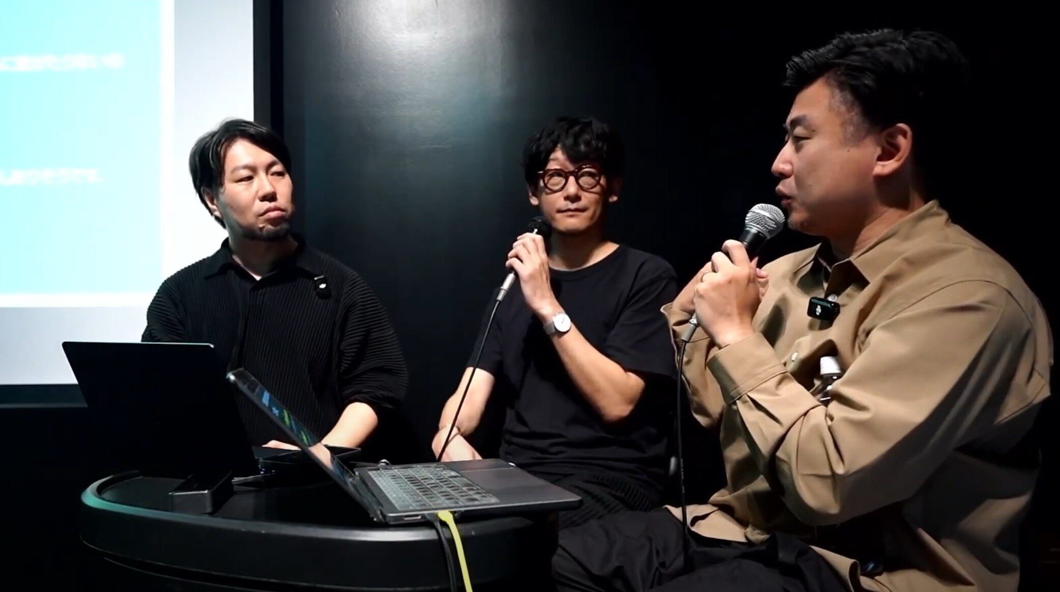 登壇中の阿部さん、岩松さん、村松さん