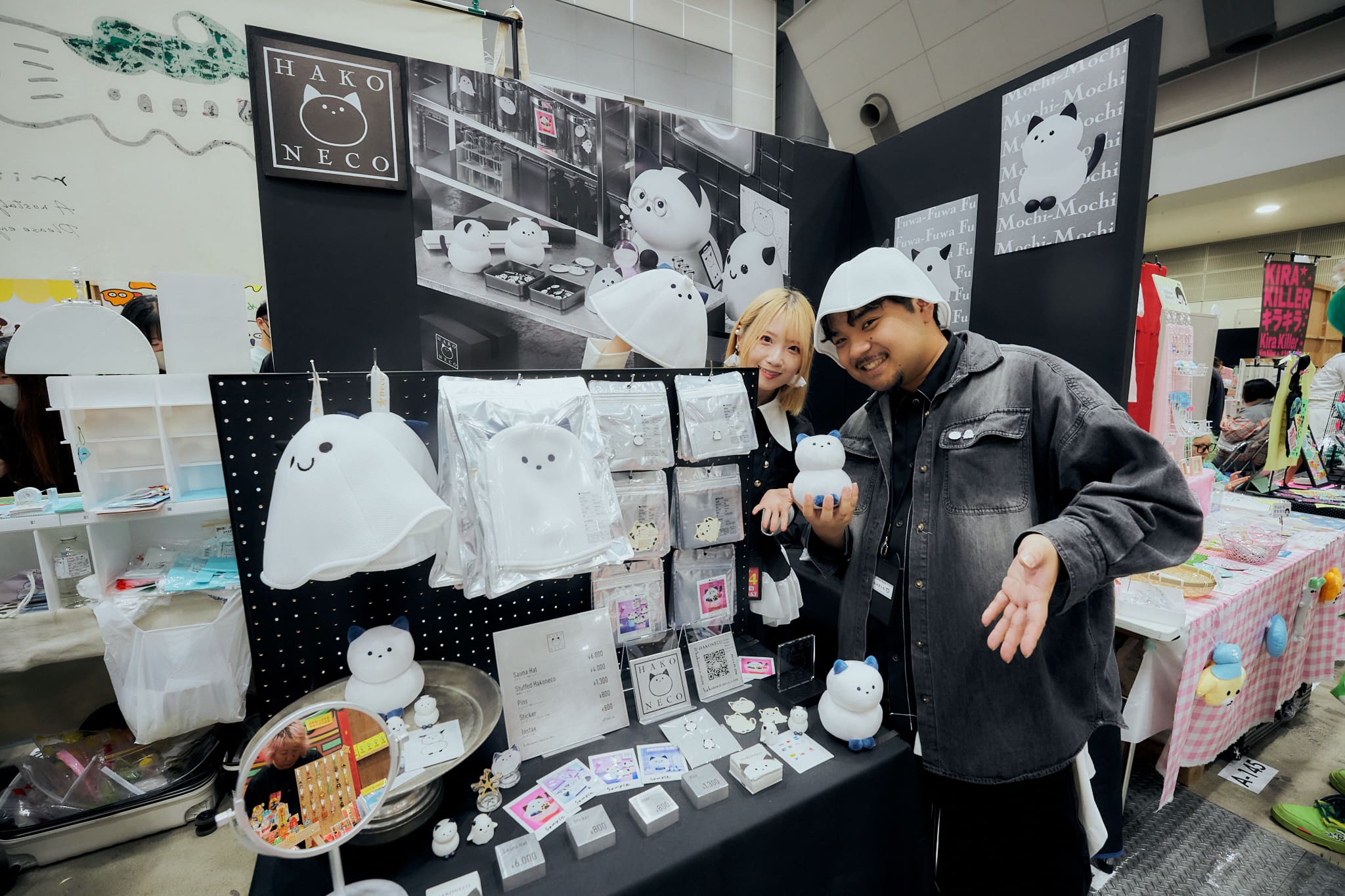 HAKONECOブースと今さん八田くん