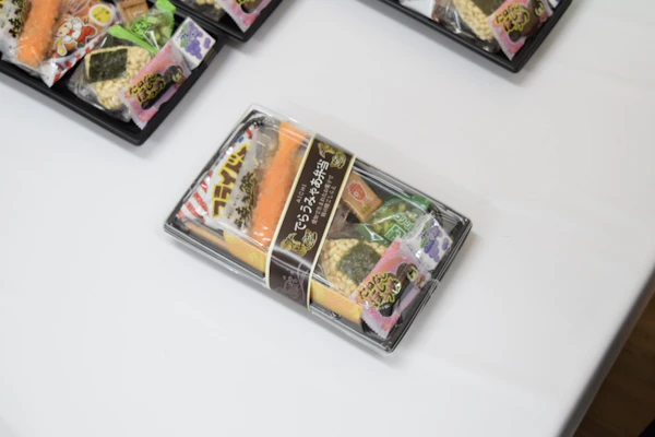 愛知のお菓子屋さんを、一箱に結んで。──でらうみゃあ弁当が「なごみやげ」に認定されました