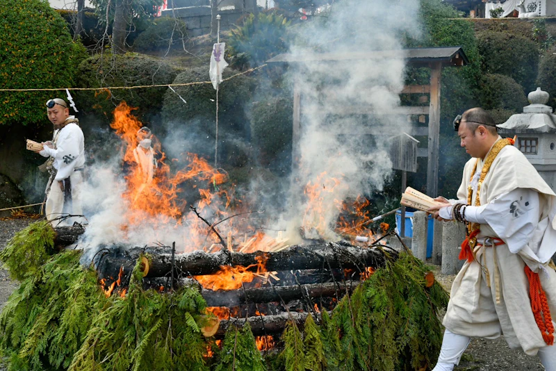【豊中市宮山町】とんど焼き（どんど焼き）とは？意味・語源・由来・正しいやり方を徹底解説｜大聖山不動寺