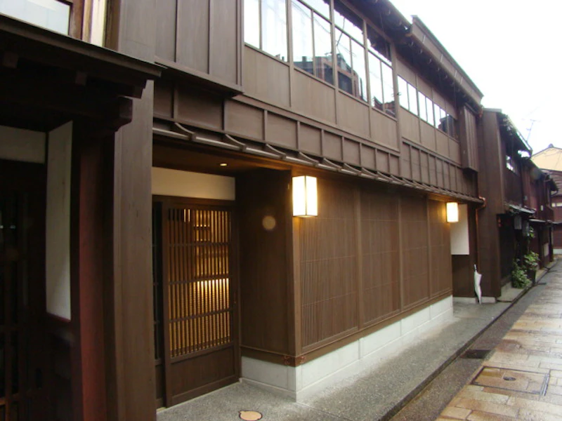 東山の景観に馴染むホテルを新築 施工後1