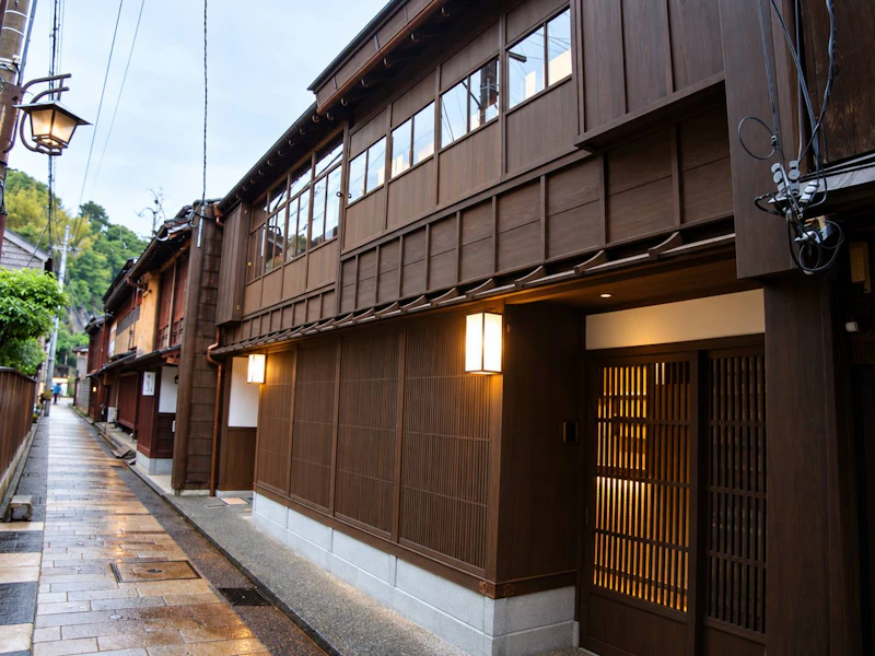 東山の景観に馴染むホテルを新築