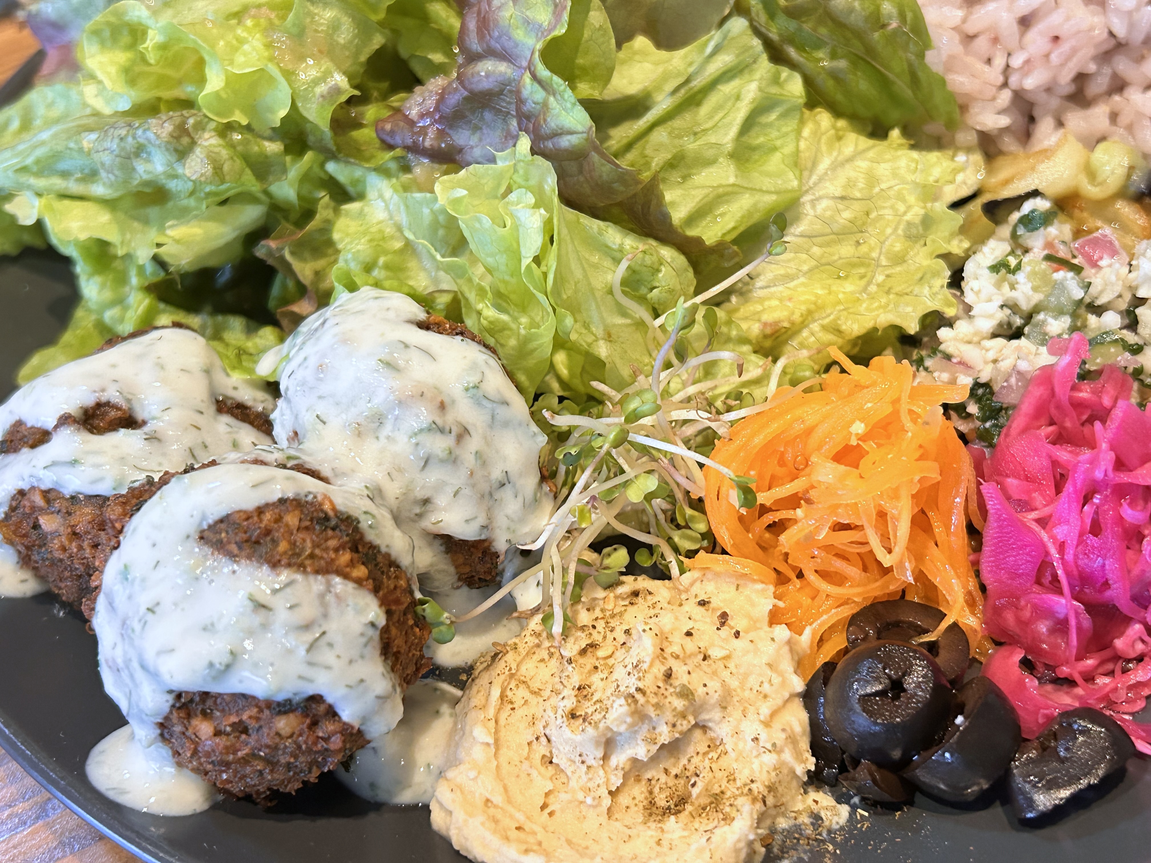 【横須賀】肉が苦手な店主が海外で出会った
ファラフェル "yaam" のヴィーガンプレート