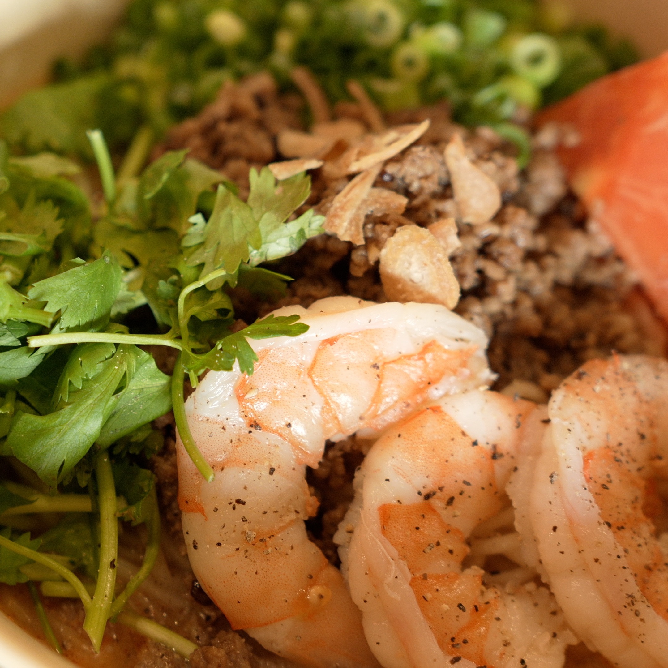 【三浦】姉妹が紡ぐ優しいアジア家庭料理　地元食材×世界の調味料「たべごとやみなと」