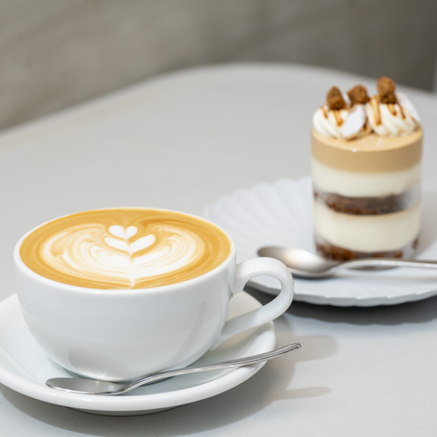 【葉山】エスプレッソ好き必訪！手動マシンで抽出する本格派コーヒーmegmog sweets＆cafe