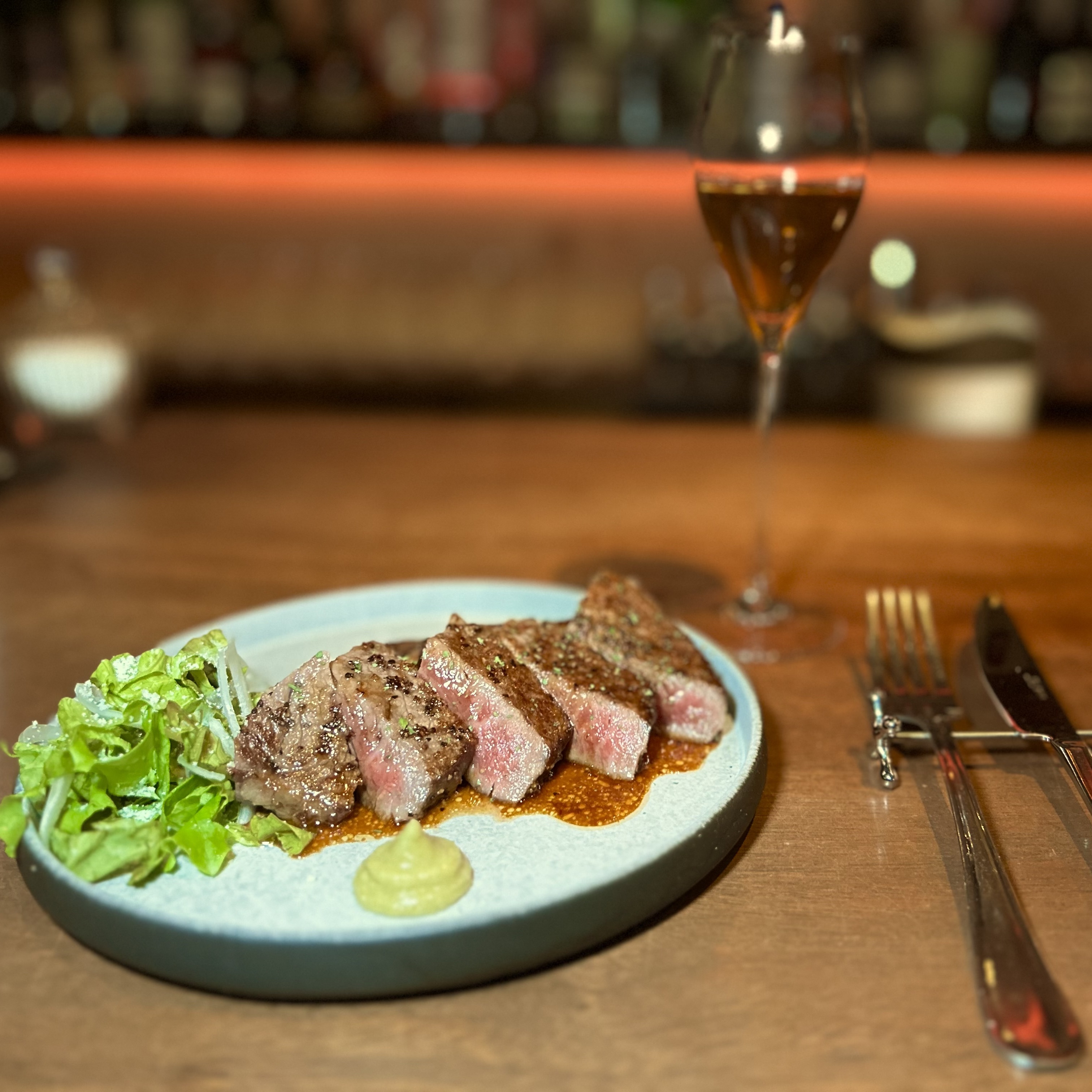 【横須賀】元潜水艦料理人が作る！シェリー香る極上ステーキと禁断のレーズンバター 