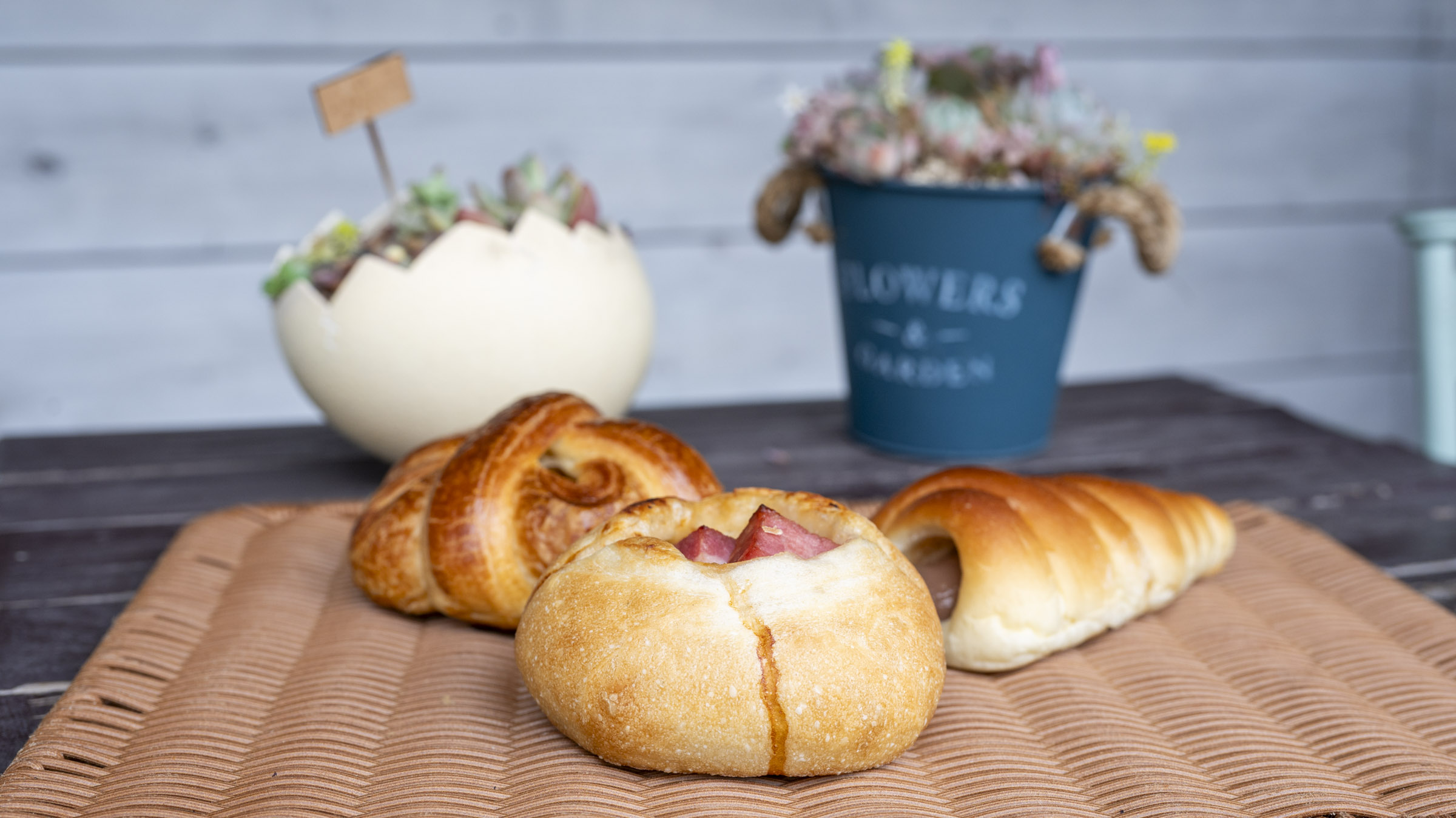 横須賀】「美味しいチョココロネの秘密は自家製カスタード！溶岩窯パン