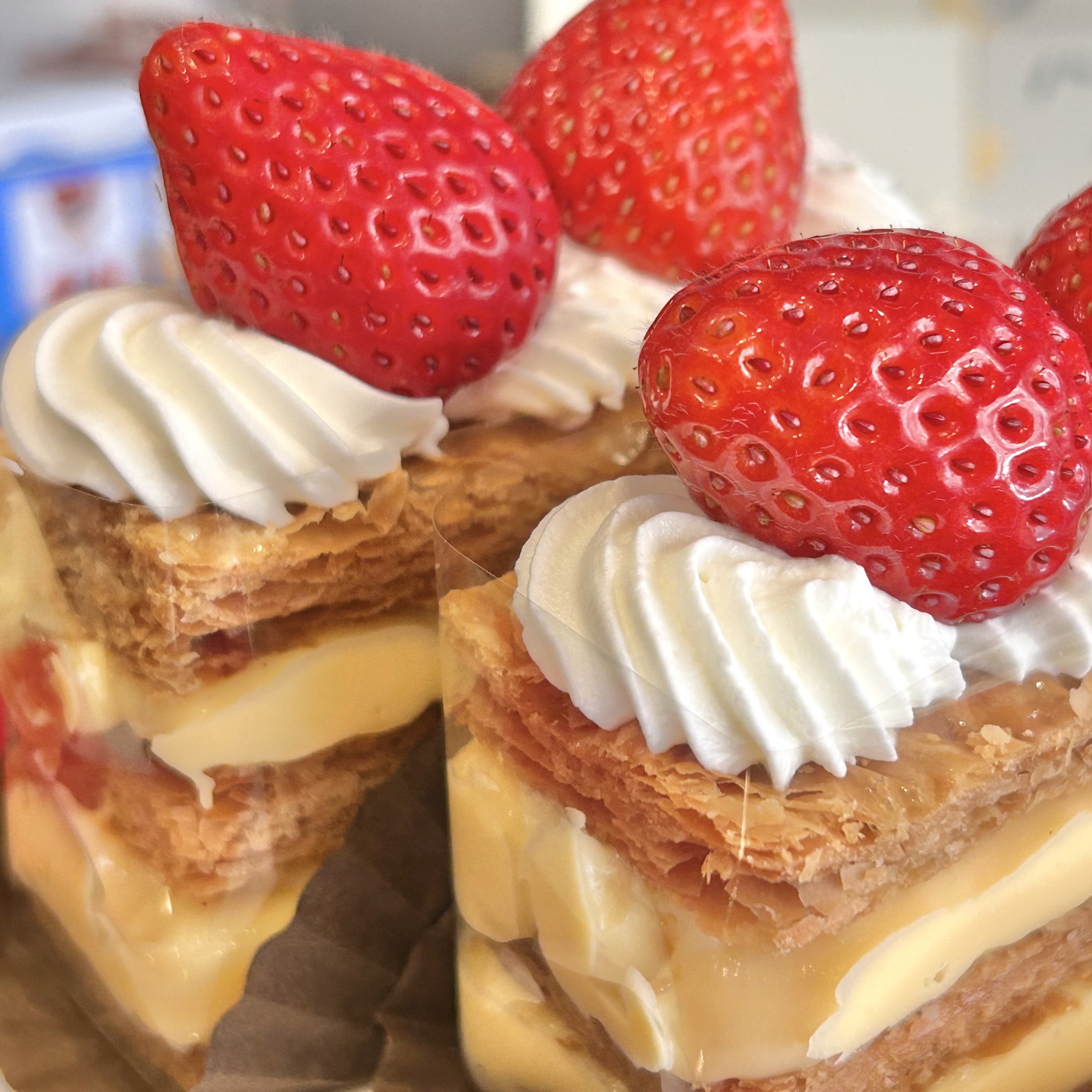 【横須賀】パリパリを極めた！スイーツ通が唸る「シモダスイーツワークス」の究極のミルフィーユ