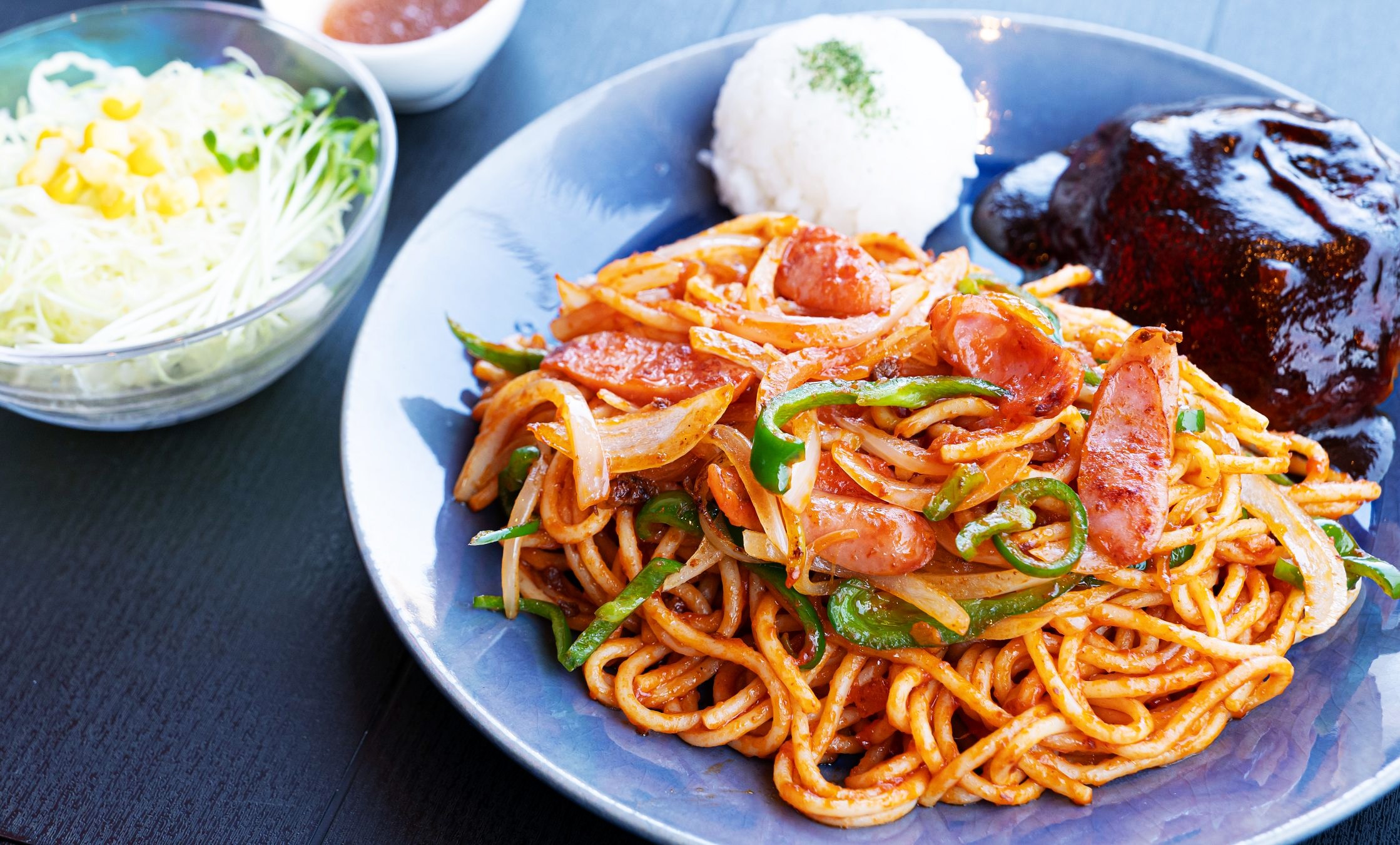 飯台 野比】海を目の前に。老舗洋食店の味を再現した名物ナポリタンLa Table