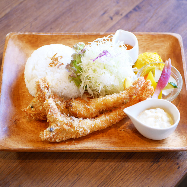 【三浦】世界最高級“天使の海老”。特別な揚げ方で楽しむ とんかつCAFE ロクベイ