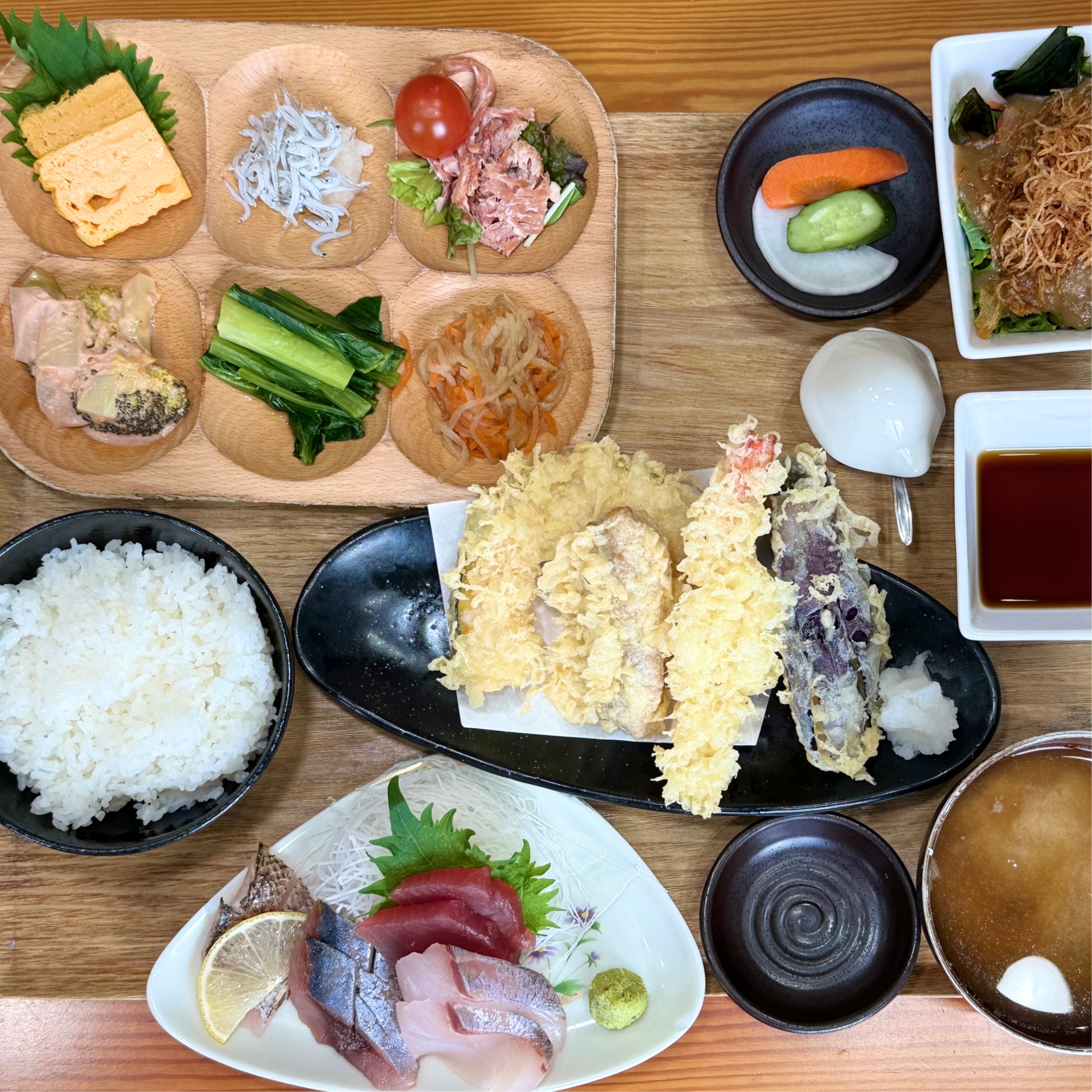 【横須賀】三浦半島の海と畑を一度に味わう。「うれしたのし屋」の鮮度異次元ランチ