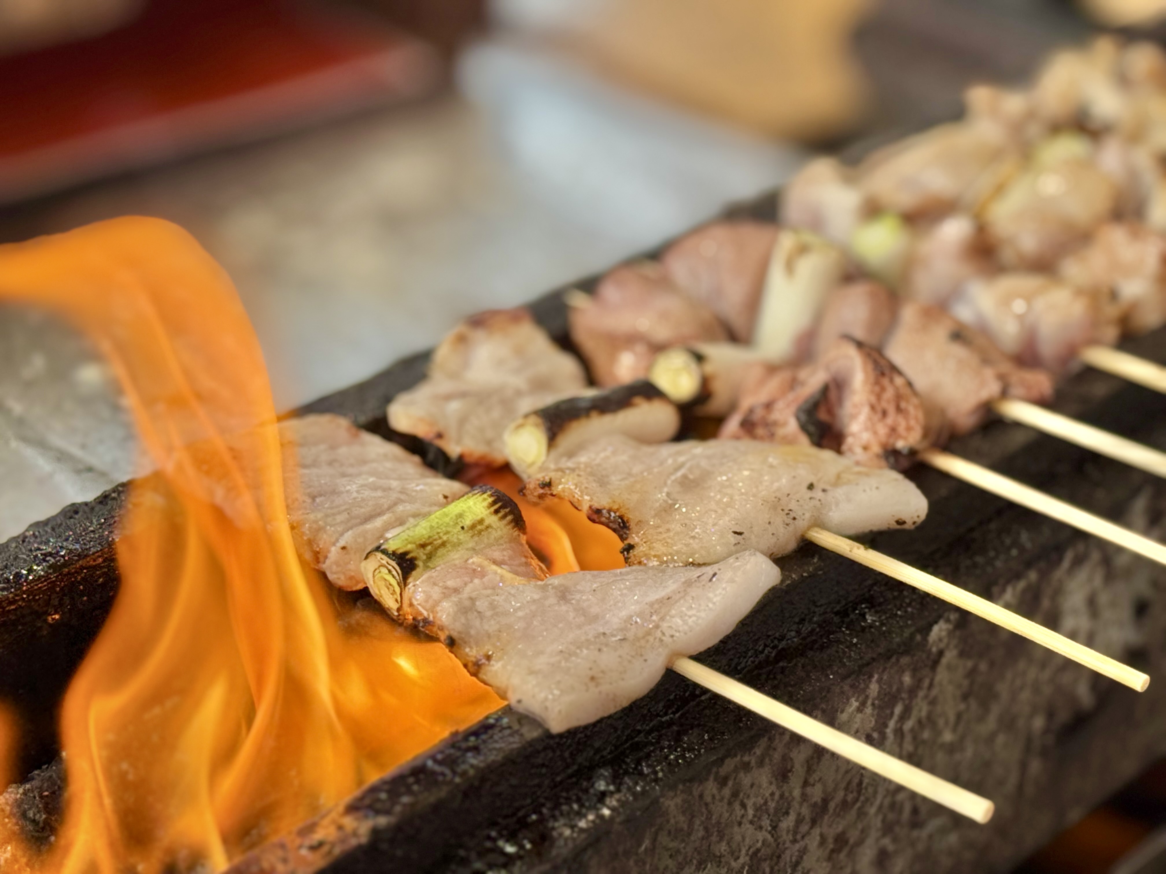 横須賀】久里浜駅前で“露天焼き鳥”！樂呑（たのもう）の名物ライブ焼き
