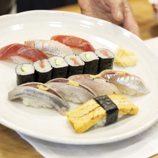 【三崎】ジャズが響く「寿司元」で優雅にいただく新鮮な海鮮にぎり