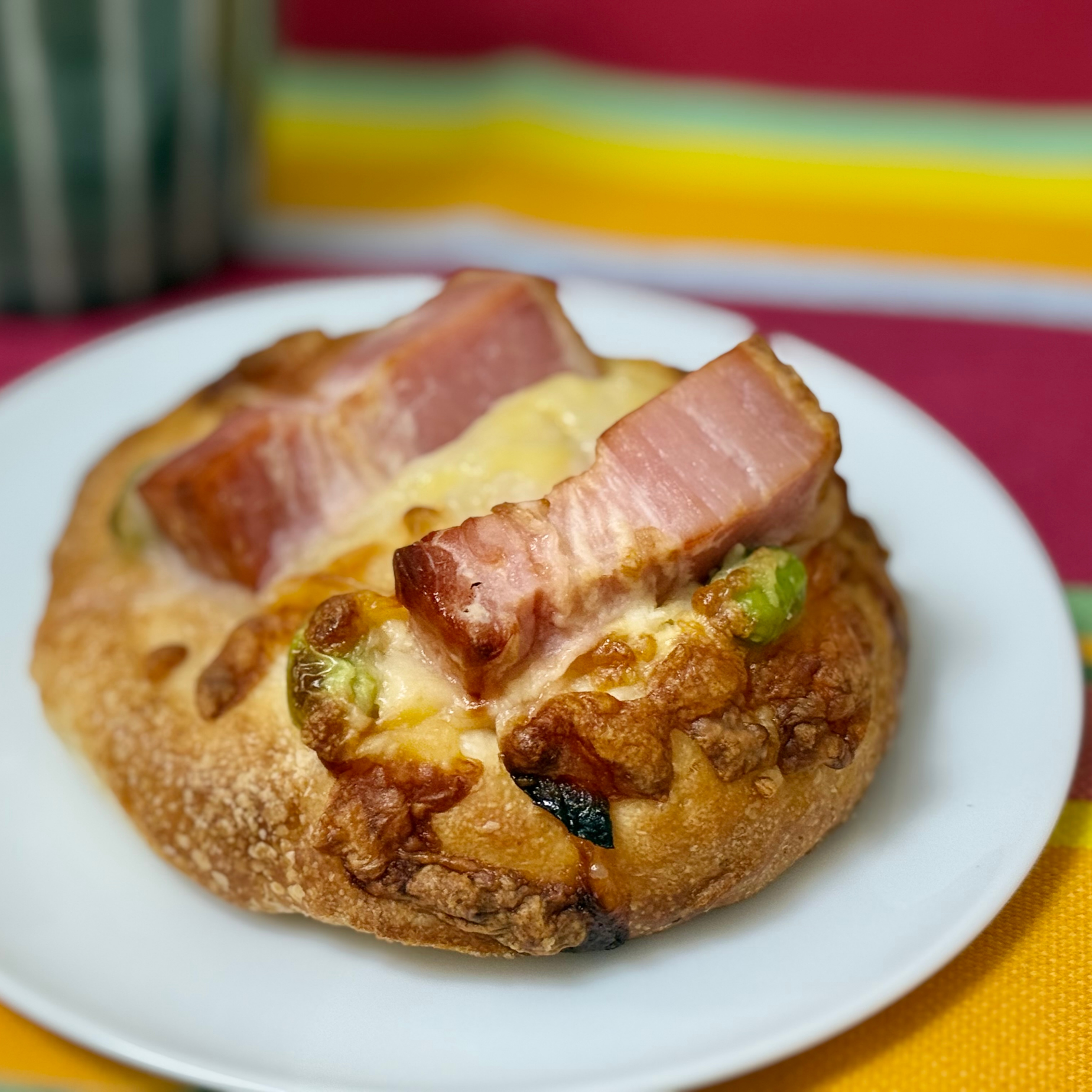 【横須賀】具材たっぷり食事系パンが人気！名物「ベーコーン」誕生の秘密とは？｜つきパン