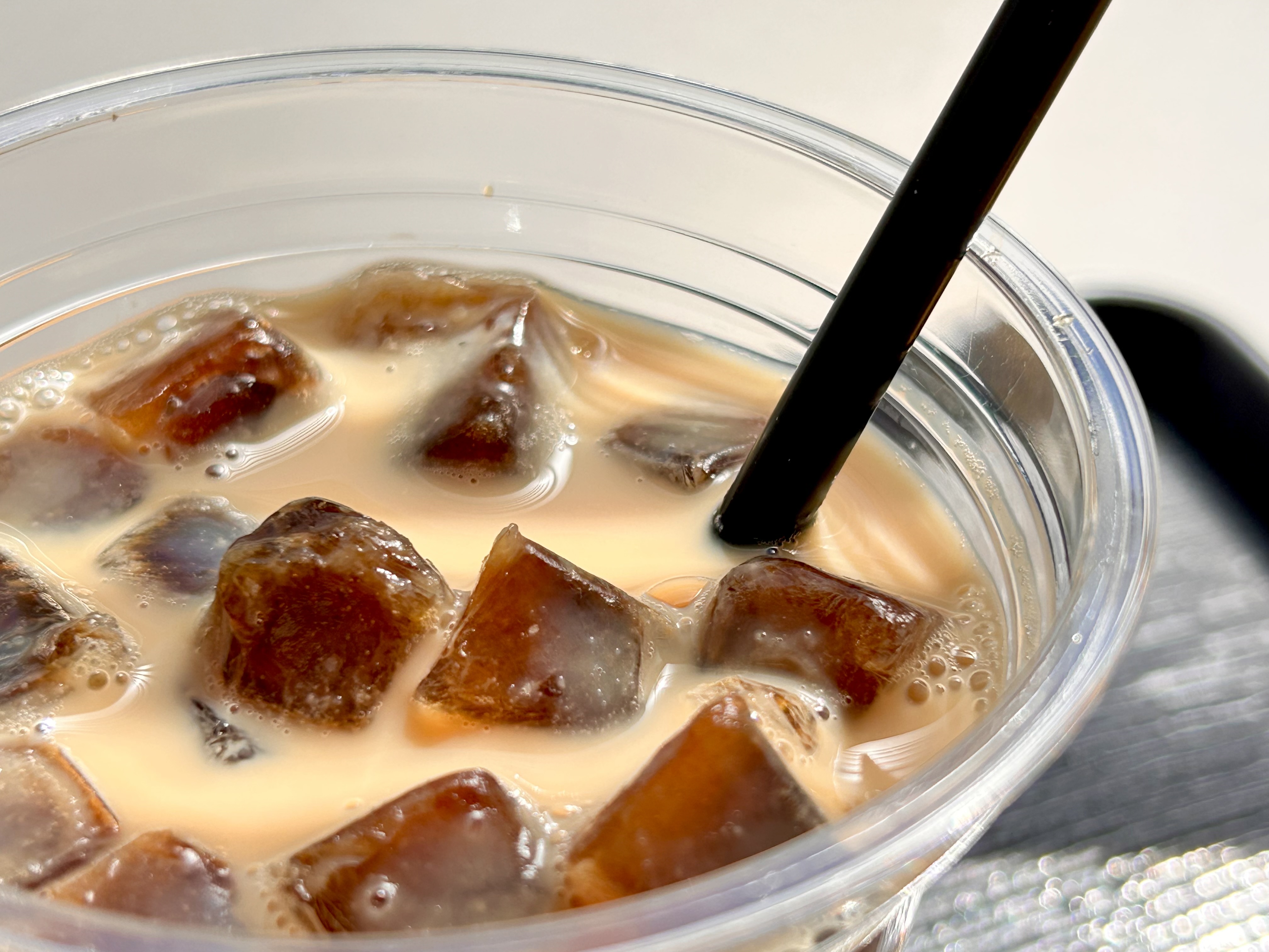 【横須賀】溶けるほどに味わい深い自家焙煎珈琲サニムのクラッシュドウアイス・ラテ