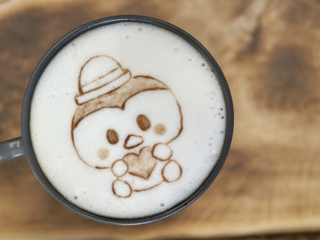 【横須賀市】町唯一のスーパーにある憩いの場 
峯尾真実さんのラテアートが楽しめる『カフェペルカ』