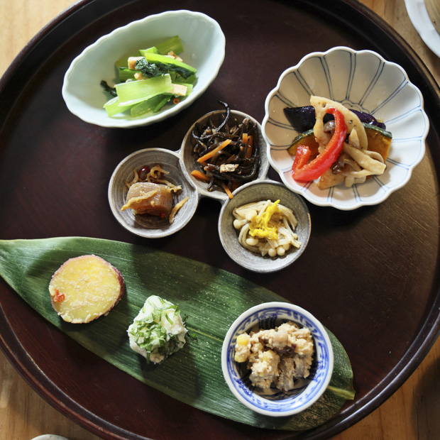 【葉山】築90年古民家で味わう四季の恵みランチ「葉山茶寮 六花」