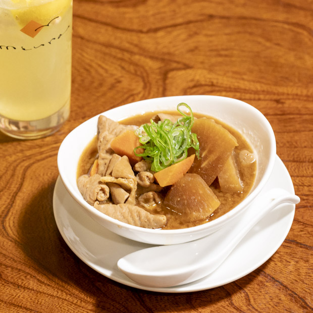 【三崎】季節ごとに味がかわる地元野菜
を使った「食房miura」の絶品モツ煮