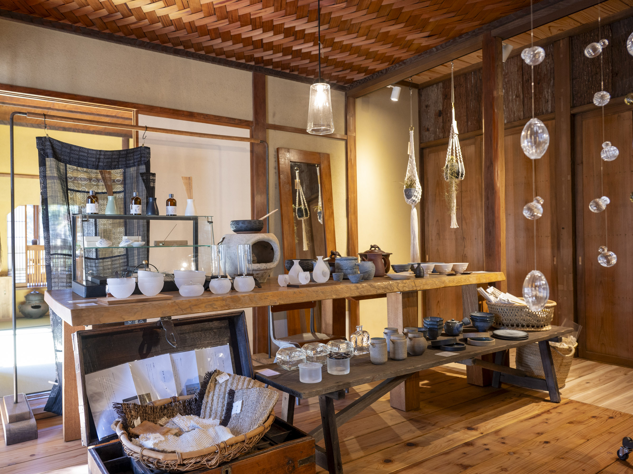 鎌倉】築100年の古民家で営む 雑貨店「tsudoi」手仕事が光る陶器｜地元