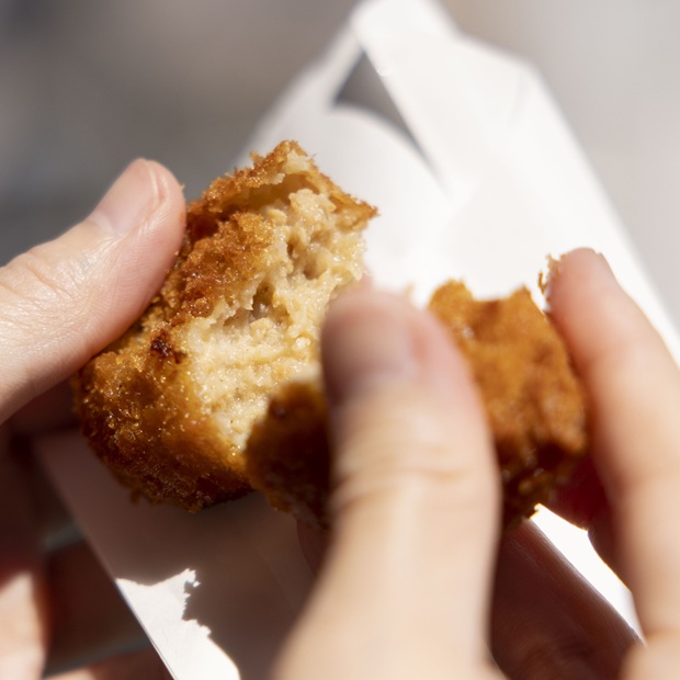 【三浦海岸】「お惣菜のマルシン」
山森社長が受け継いだ、とろける特製コロッケ