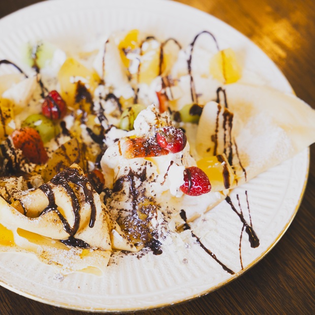 【三崎】「クレープ 木の花」石川さんがつくる華やかな「クレープパフェ」