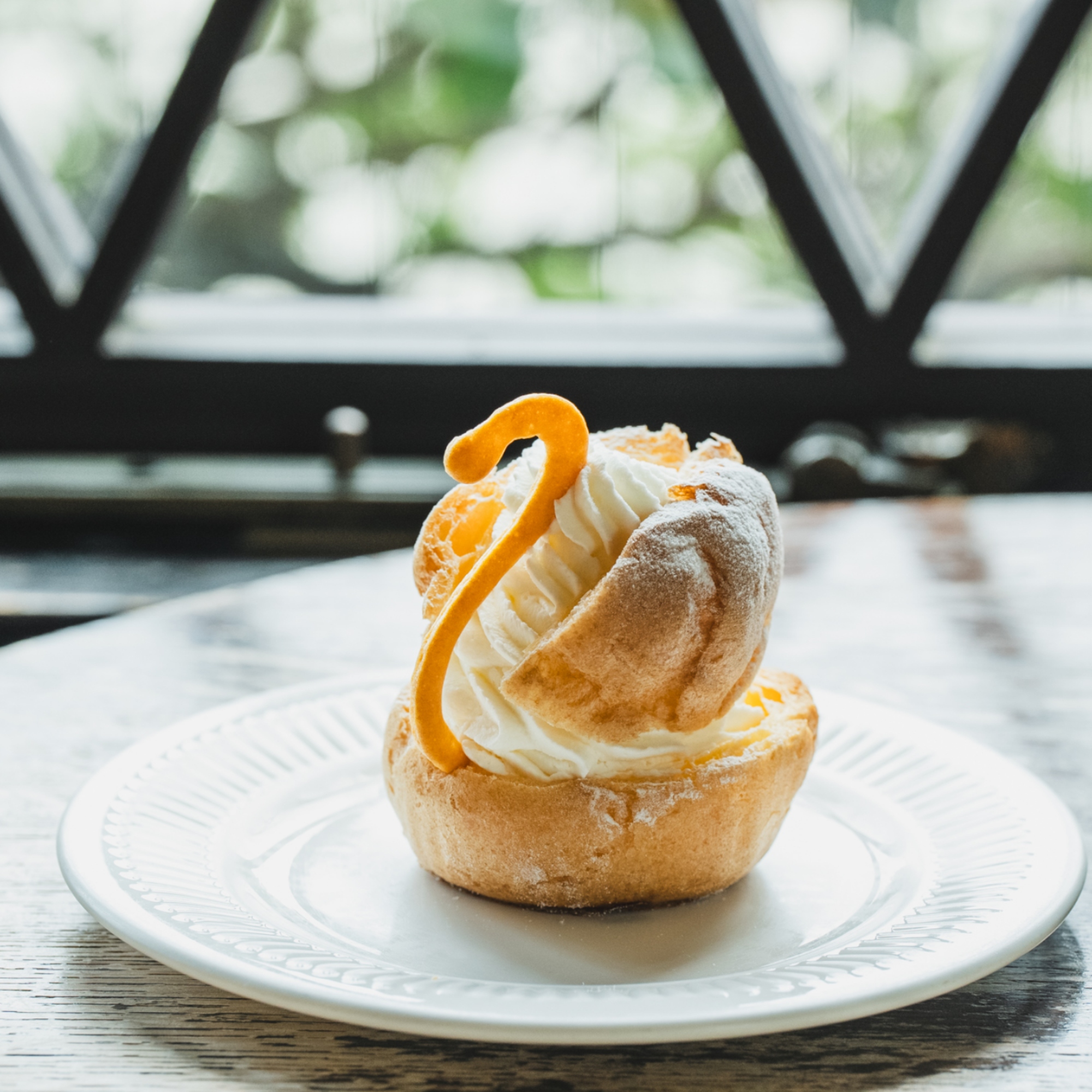 【葉山】4種類ブレンドした手絞り生クリームが絶品！　「ラ・マーレ・ド・チャヤ」のスワンシュー