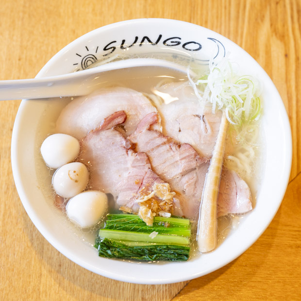 【横須賀】貝と牛骨の旨味が凝縮したWスープ　夫の想いを継ぐSUNGOの一杯