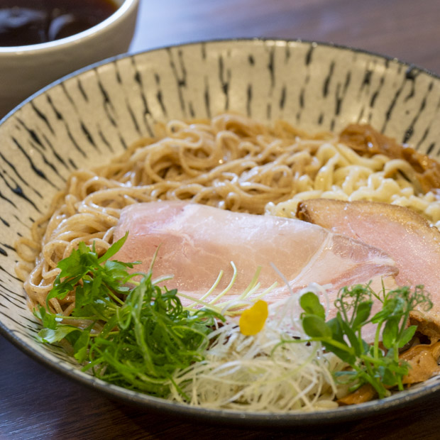 【逗子】2種類の自家製麺で味わう絶品つけ麺
料理人・北村光太さんの「想〜SOU〜」