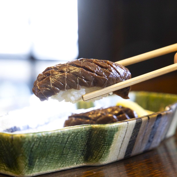 【三浦海岸】廃棄食材を看板商品へ。「伊豆島」で食べる三崎の新名物・茜身