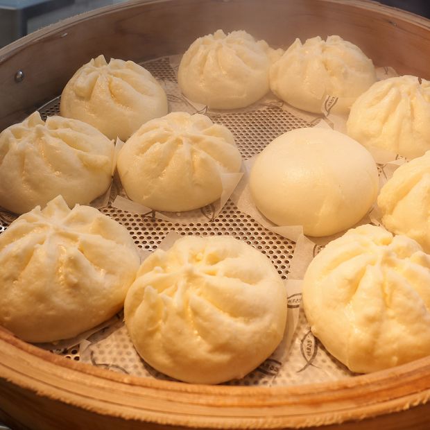 20年愛されるみさきまぐろ倶楽部の
ほかほか「とろまん」【三浦】