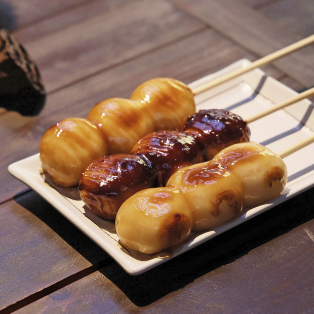 【鎌倉】銭洗弁天の「弁天茶屋」でいただく、3つの福の願いを込めた「三福だんご」