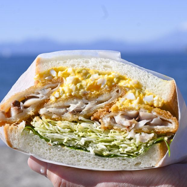 【逗子】老舗鮮魚店が仕掛ける新名物「FLATFISHのアジフライサンド」とは？