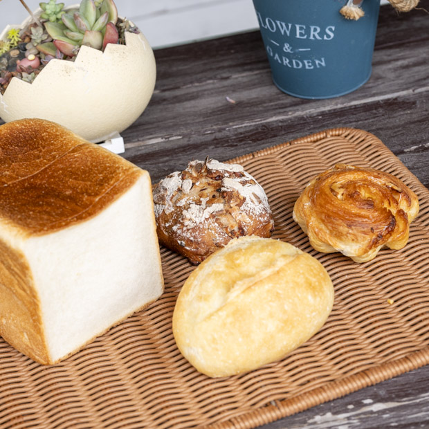 【横須賀】夫婦で22年紡ぐ名店　地元ハチミツ香るパンの店「ヒマラヤンベーカリー」