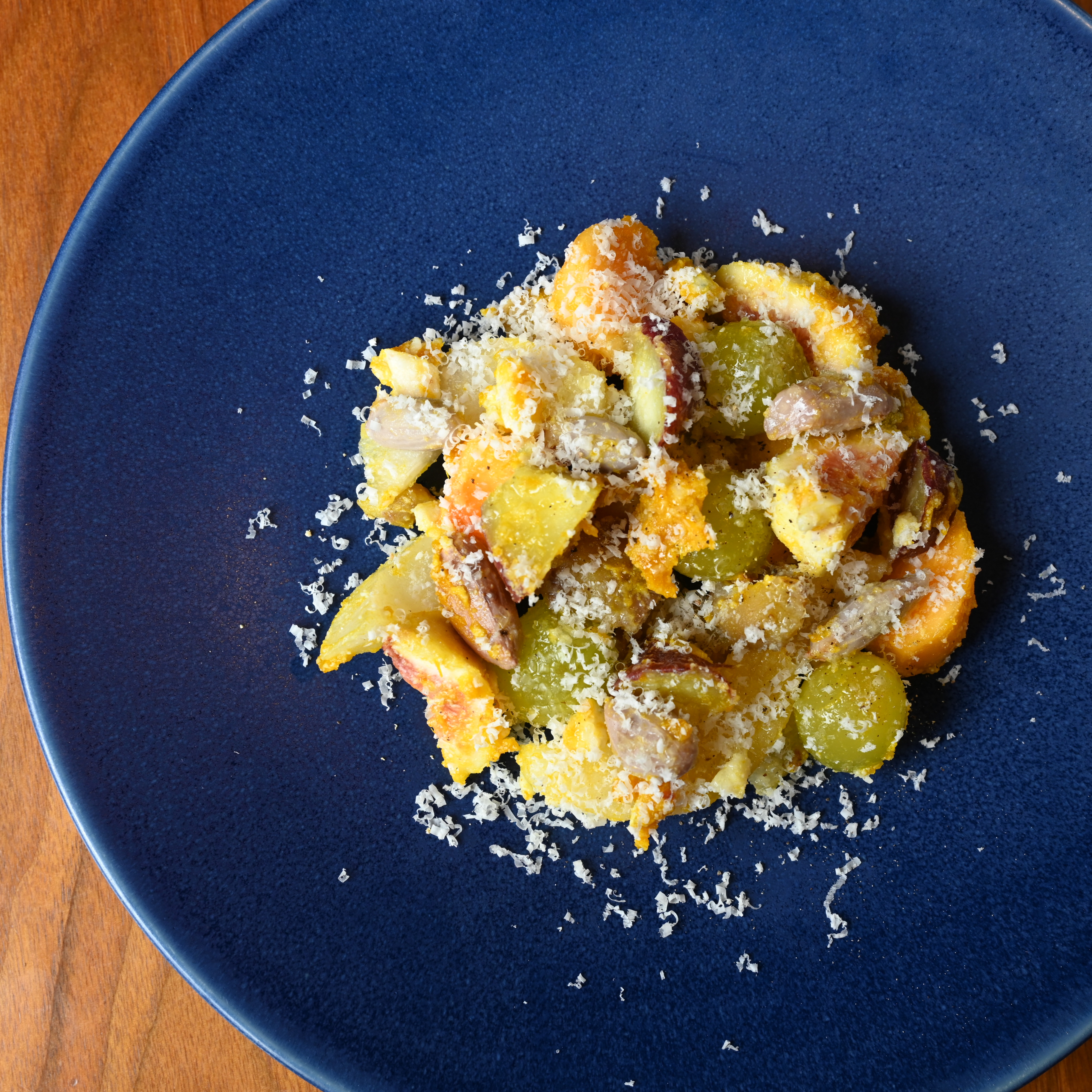 【逗子】ワインがするする進む、旬の食材で奏でるフルーツとチーズの前菜