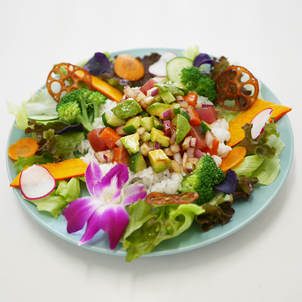 【葉山】本場ハワイの味を再現！三浦野菜×三崎漁港の「ポキプレート」Ali’i Drive