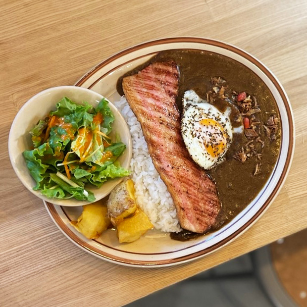 【横須賀】６時間煮込んだ旨味！SPOON YOKOSUKAの絶品グリルドベーコンエッグカレー