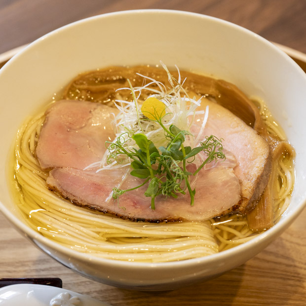 【逗子】地元の小麦をブレンドしたモチモチ
自家製麺が絶品 「想〜SOU〜」のらぁ麺