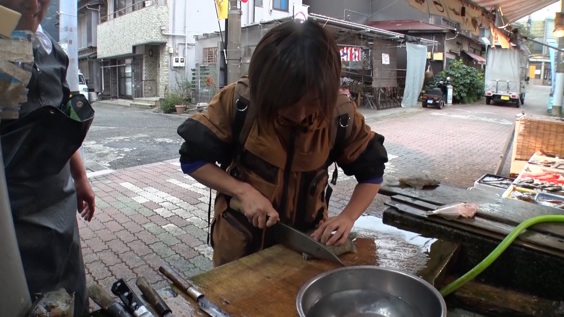 自分で釣った特大カワハギを初めて捌く！
高橋成美の三浦半島移住生活