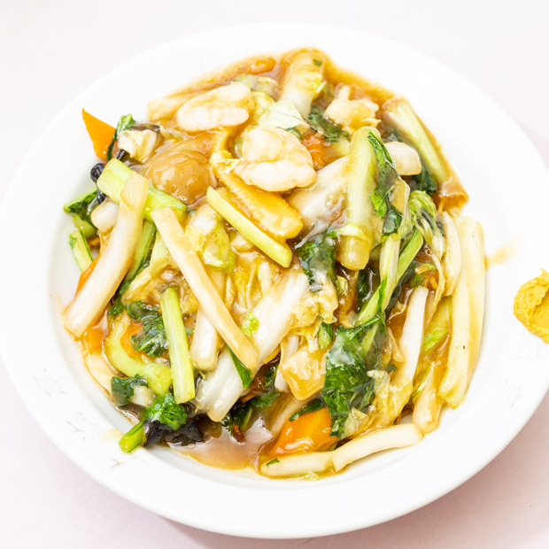 【横須賀】両面パリパリ、中はしっとり。創業50年「上海亭」の五目焼きそば