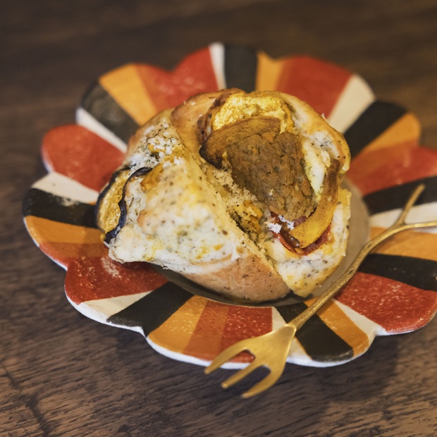 【三崎】cafegallery 3sun菊地さんがバイクで届けるアメリカン・マフィン