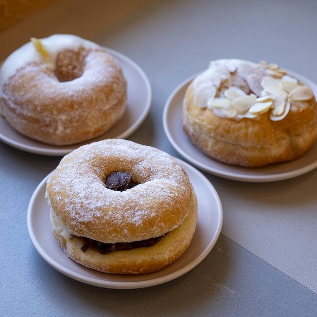 【葉山】店長は元「少女隊」ミホさん
ミサキドーナツ葉山店の「シュガーバターサンド」