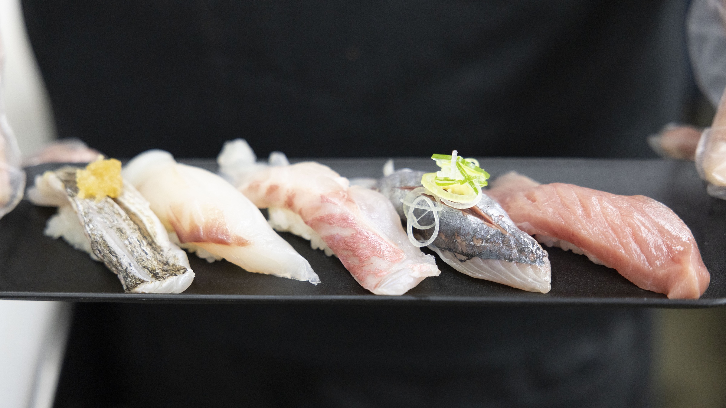 津久井浜】齋藤板長の握りたてをお届け 「みうら市場寿司」自慢の地魚
