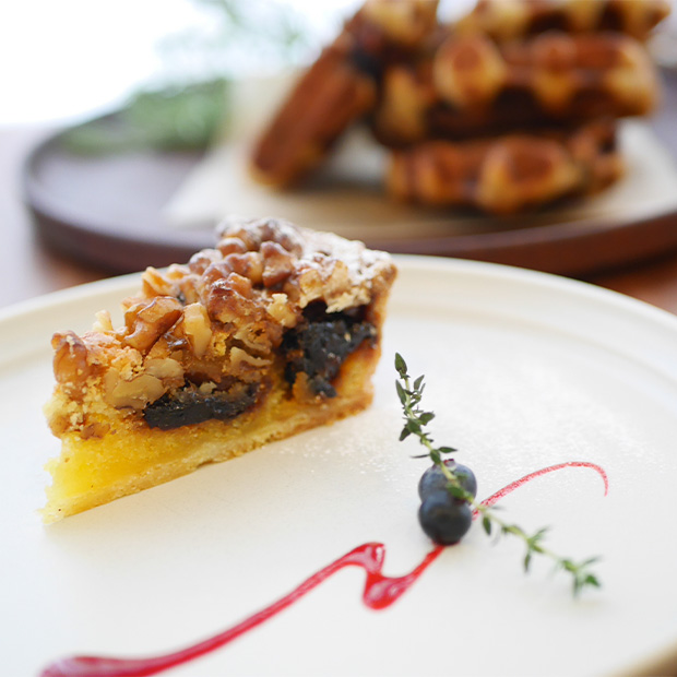 【横須賀】シェタサカの看板スイーツ　ニューオータニ出身シェフの「タルト&ワッフル」