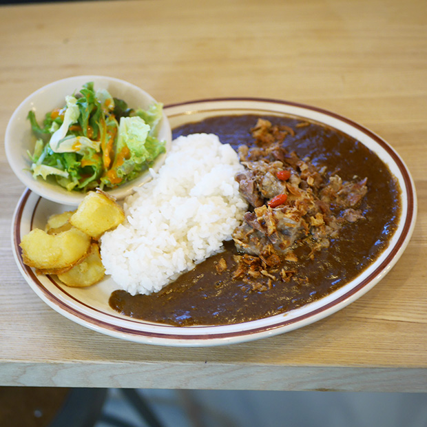 【横須賀】地元リピーターがこぞって注文！牛すじがとろける絶品ごちそうカレー