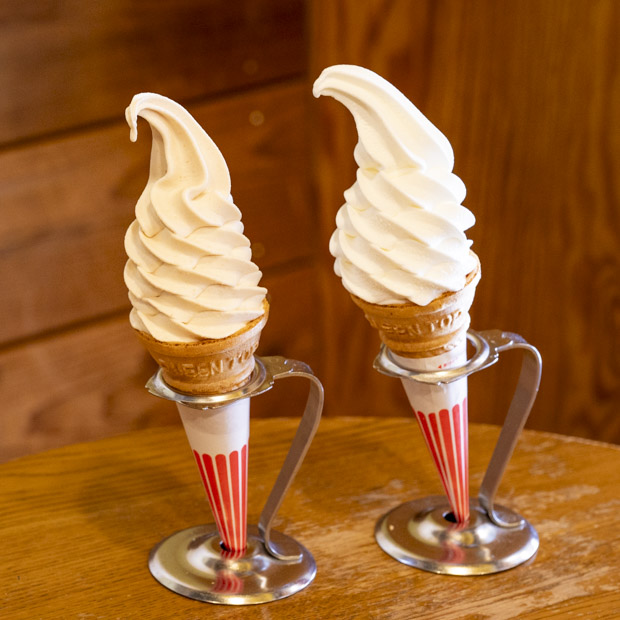 【逗子】牧場しぼりの味を駅前で！関口牧場ミルク使用「moomoo’s」のソフトクリーム