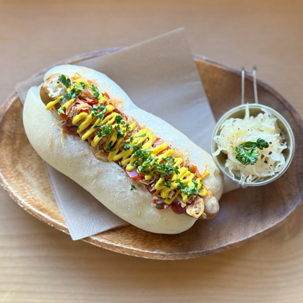 【横須賀】クラフトブルワリーで味わうホットドッグと絶品おつまみ WHITE DOG BREWING