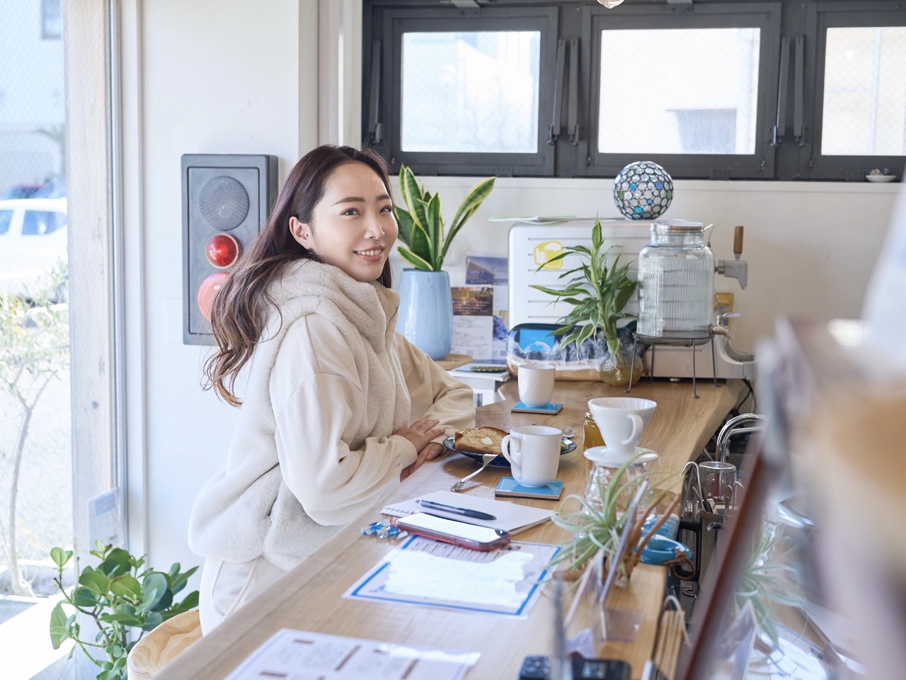 葉山レイコ 何してた？ C/W 美しい空間 葉山】海辺のカフェ「G.breeze」 オーナー山本れいこさんが淹れる