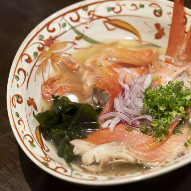 【三浦海岸】自慢の出汁と塩が素材の旨みを引きだす「清丸」の金目鯛の塩煮