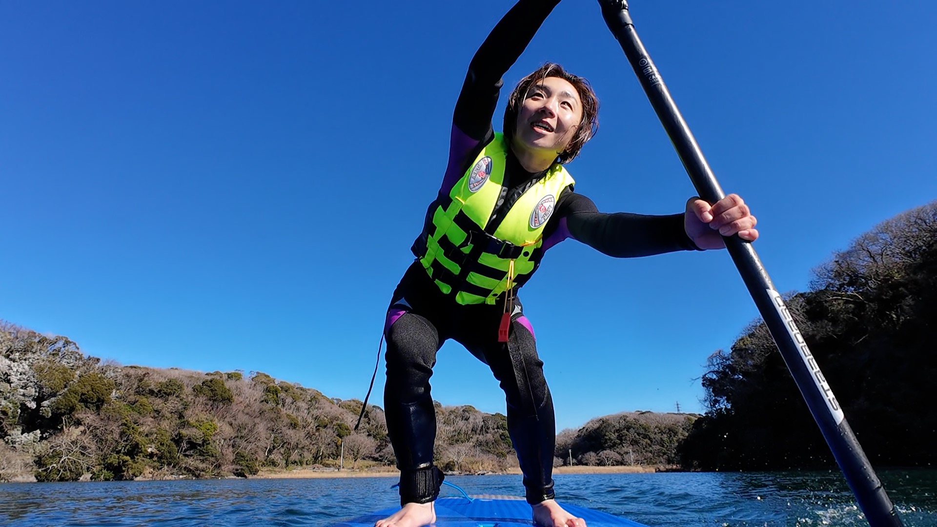 気温7℃の海で初めてのSUPチャレンジ…
高橋成美＆眞嶋優まさかの落水と絶景の小網代湾ツアー